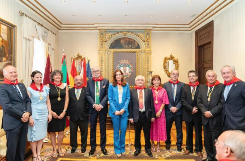 Vitoria reconoce al Colegio de Médicos de Álava con su Medalla de Oro